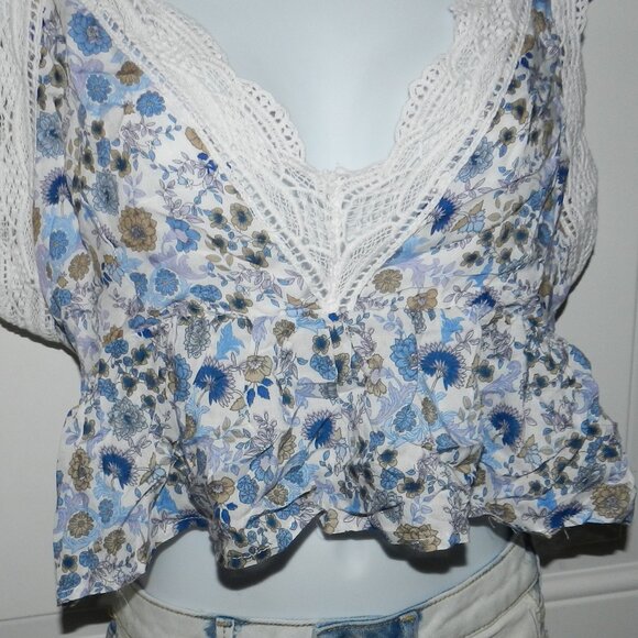 Francesca's floral print crochet trim crop top Size Large 🆕📦⌚🏃💨⚡🚚 - Picture 4 of 16
